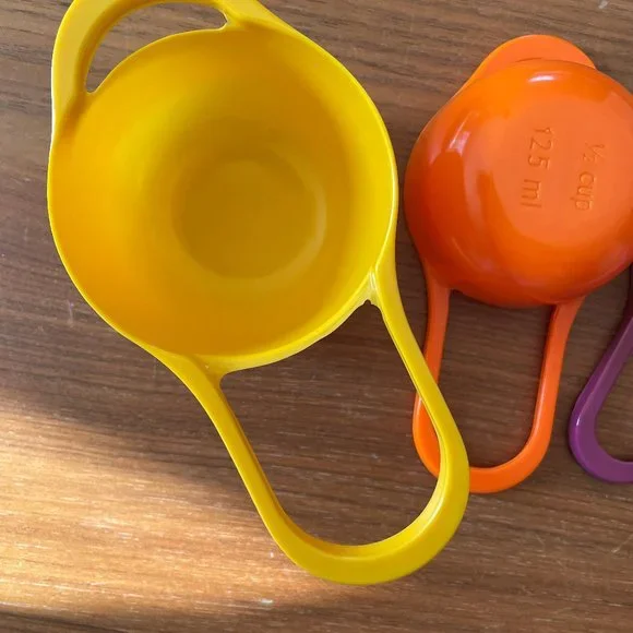 Colorful nesting measuring cup set - Picture 3 of 6